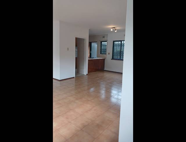 2 BEDROOM APARTMENT TO LET IN ESSENWOOD